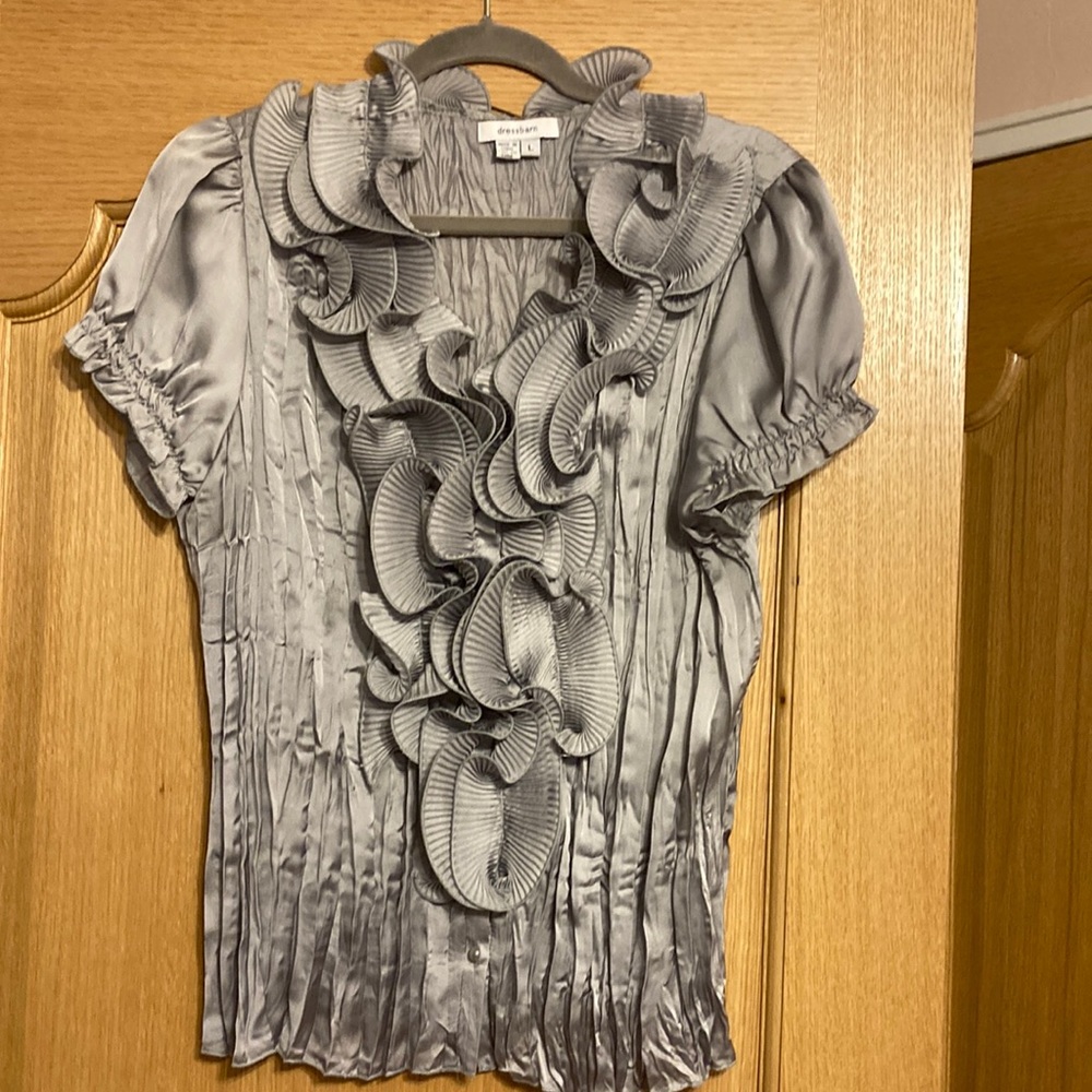 Women Dress Barn blouse. Size L. 100%polyester. Hand wash cold. Silver color.
